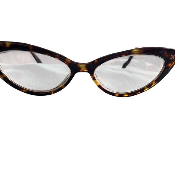 Tortoise Shell Cat-Eye Sunglasses - Picture 6 of 6